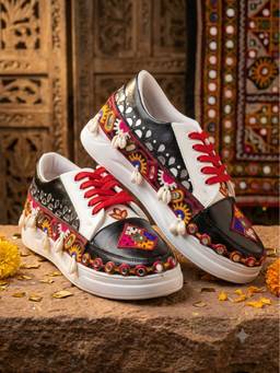Modanta - Black Latkan Navratri Sneakers