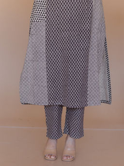 The Indian Ethnic Co. - Prita Black Bagru Cotton Narrow Pant