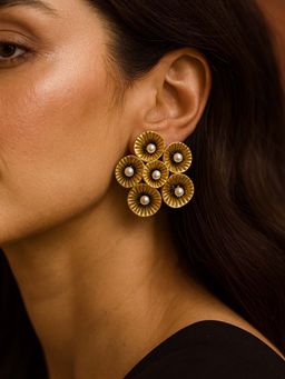 Digital Dress Room - White Stud Earrings Flower With Pearl Design Gold Plated Earring For Women