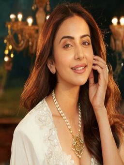 Accessher - White Beaded Temple Necklace With Lakshmi Pendant For Women