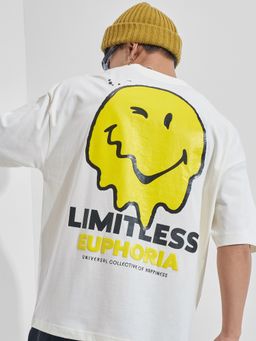 HIGHLANDER - Men White Smiley Oversized Round Neck Half Sleeve T-Shirt