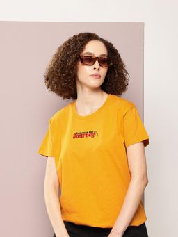 DILLINGER - Mustard Typographic Boxy Regular T-Shirt