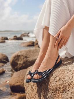 Indifeet - Women Black Slingback Sandals with Bow Detailing