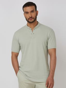 Mufti - Men Green Solid Slim Fit T-Shirt