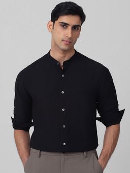 Mufti - Men Black Solid Slim Fit Shirt