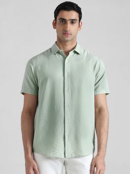 Mufti - Men Green Solid Slim Fit Shirt