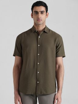 Mufti - Men Olive Solid Slim Fit Shirt
