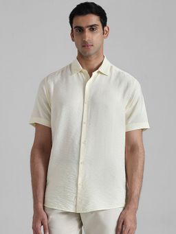 Mufti - Men Off White Textured Slim Fit Shirt