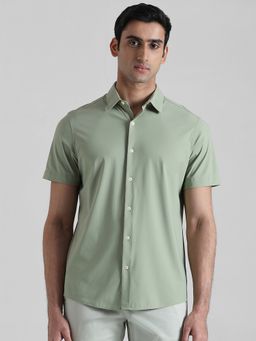 Mufti - Men Green Solid Slim Fit Shirt
