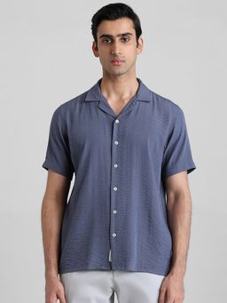 Mufti - Men Blue Solid Relaxed Fit Shirt