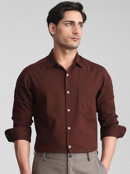Mufti - Men Maroon Solid Slim Fit Shirt