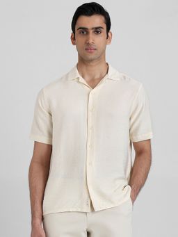 Mufti - Men Off White Solid Slim Fit Shirt
