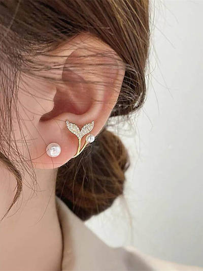 Gold-Plated Leaf Design Pearl Stud Earrings