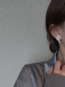 Yellow Chimes - Women Gold-Plated & White Pearl Studded Studs Earrings