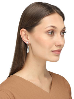 Yellow Chimes - Woman Silver Plated White Pearl Contemporary Drop Earrings