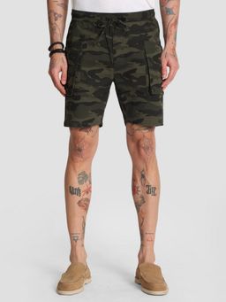 Bene Kleed - Men Green Mid-Rise Elasticated Regular Fit Camo Cargo Shorts