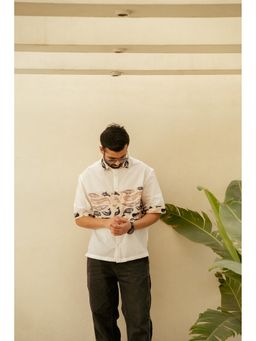 DRAGIT - Men White Linen Blend Animal Print Shirt