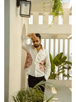 DRAGIT - Men White Linen Blend Abstract Shirt