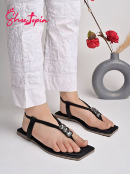 Shoetopia - Embellishment Gemstones Jewels Detailed Black Flat Sandals
