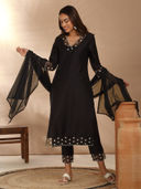 Black color option, Sold out, Currently selected