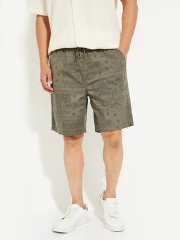 max - Men Brown Drawstring Bandana Print Shorts