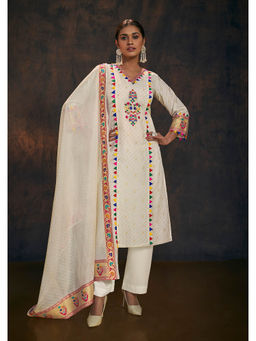 SALWAR STUDIO - Off White And Gold Banarasi Chanderi Silk Kurta & Dupatta (Set of 2)