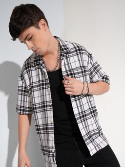 HIGHLANDER - Men White Cotton Blend Checks Oversized Fit Shirt