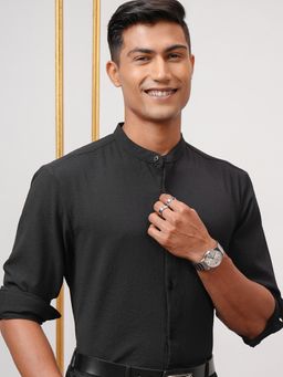 HIGHLANDER - Men Black Polyester Textured Regular Fit Formal Shirt