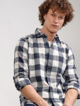 HIGHLANDER - Men Blue Cotton Blend Checks Slim Fit Shirt