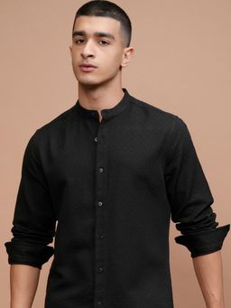 HIGHLANDER - Men Black Cotton Blend Self Design Slim Fit Shirt