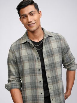 HIGHLANDER - Men Olive Cotton Blend Checks Slim Fit Shirt