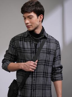 HIGHLANDER - Men Black Cotton Blend Checks Relaxed Fit Shirt