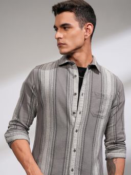 HIGHLANDER - Men Grey Cotton Stripes Slim Fit Shirt