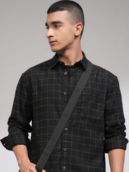 HIGHLANDER - Men Black Cotton Blend Checks Relaxed Fit Shirt