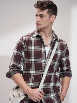 HIGHLANDER - Men Red Cotton Blend Checks Slim Fit Shirt