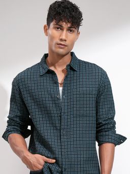 HIGHLANDER - Men Blue Cotton Checks Relaxed Fit Shirt
