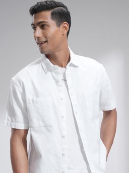 HIGHLANDER - Men White Cotton Solid Relaxed Fit Shirt