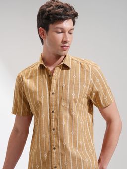 HIGHLANDER - Men Mustard Cotton Stripes Slim Fit Shirt