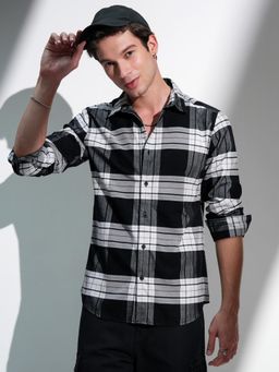 HIGHLANDER - Men Black Cotton Blend Checks Slim Fit Shirt