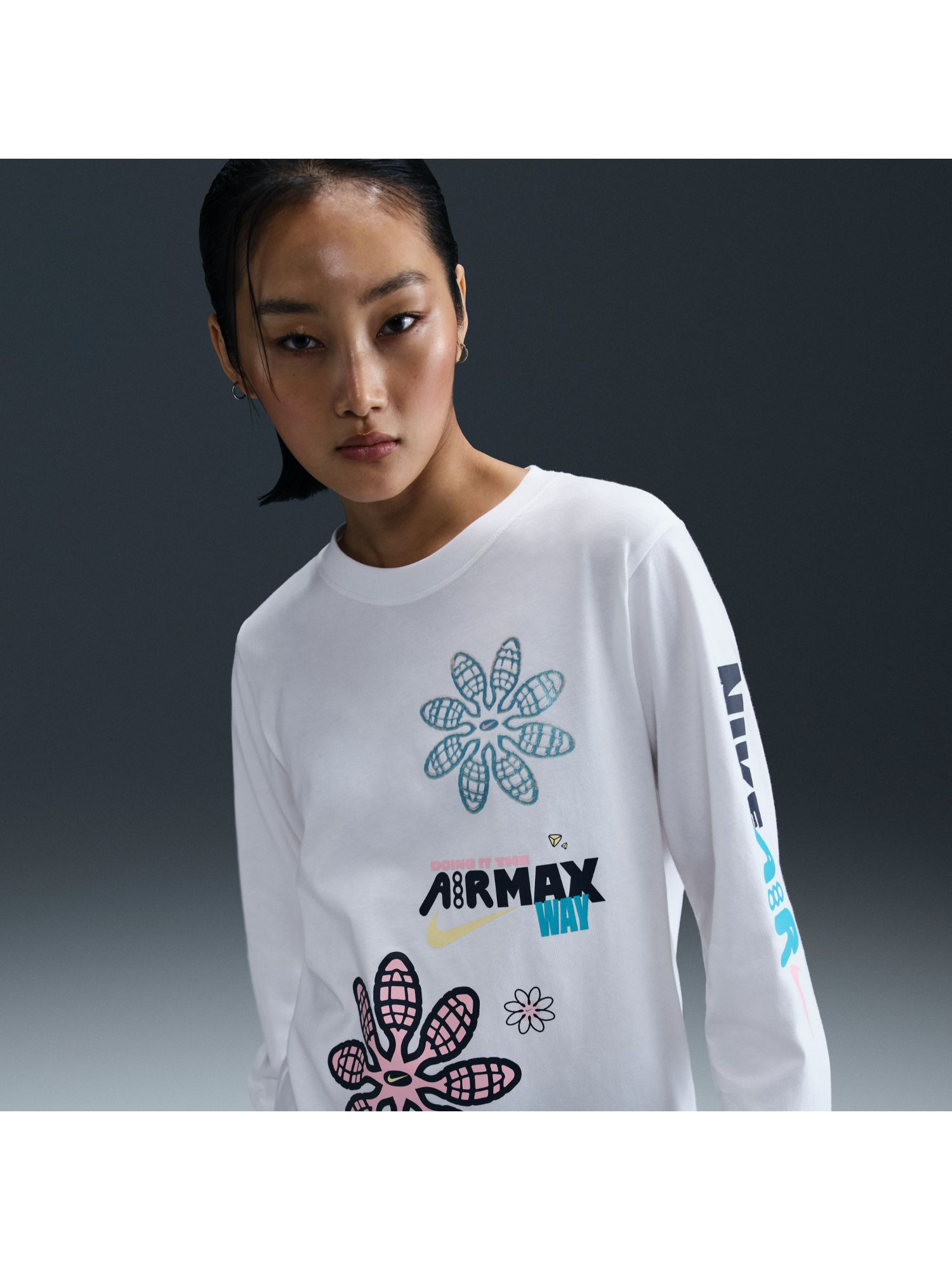 women's nike graphic t shirts