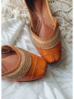 Desi Colour - Women Leather Emb Ethnic Juttis Tan