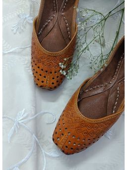 Desi Colour - Women Leather Laser Cut Ethnic Juttis Tan