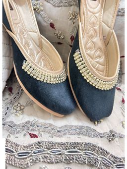 Desi Colour - Black Chain Velvet Juttis