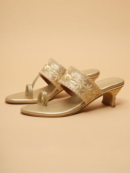 ERIDANI - Syna Gold Embroidered Kolhapuris