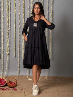 Mera Rang - V-Neck Cotton Mul Black Graduated Dress
