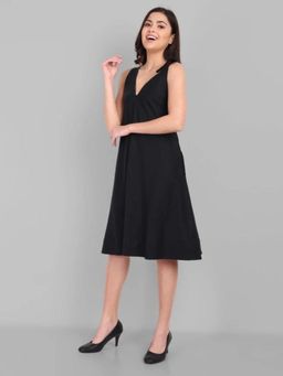 Mera Rang - Black Cotton Handcrafted Knot Dress