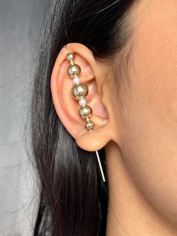ISHKAARA - Metallic Beaded Pearl Ear Cuff