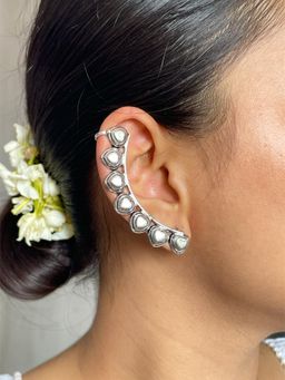 ISHKAARA - Oxidized Silver Hearts Ear Cuffs