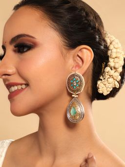 Nuyug - Green Regal Teardrop Shaped Dangler Earrings