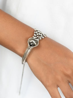 Shaya by CaratLane - 925 Silver Shaya by CaratLane Laura D Bracelet in 925 Oxidised Silver